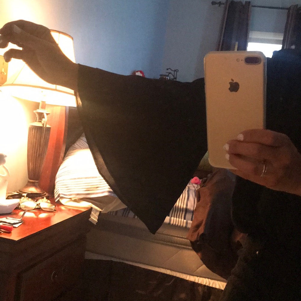 Black blouse. - Picture 2 of 6